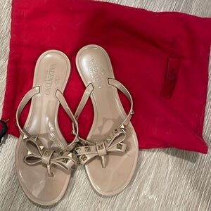 Valentino jelly rock stud thong bow sandal 37 beige